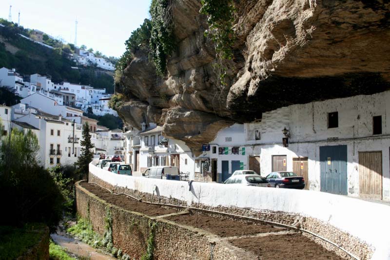  Удивительный городок в скале: Сетениль-де-лас-Бодегас 