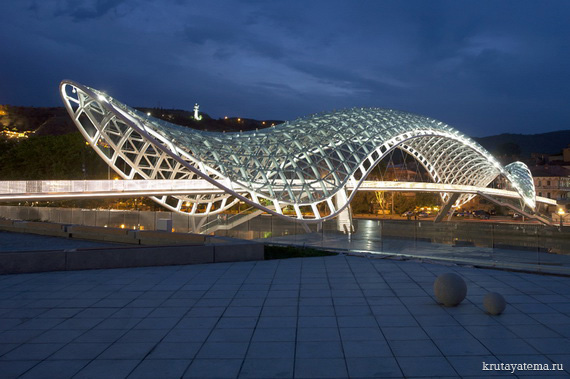 Мост Мира в Тбилиси 