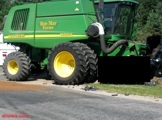 Комбайн переработал пикап