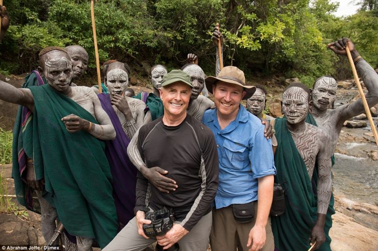 Эфиопская девушка с самым большим в мире диском в губе