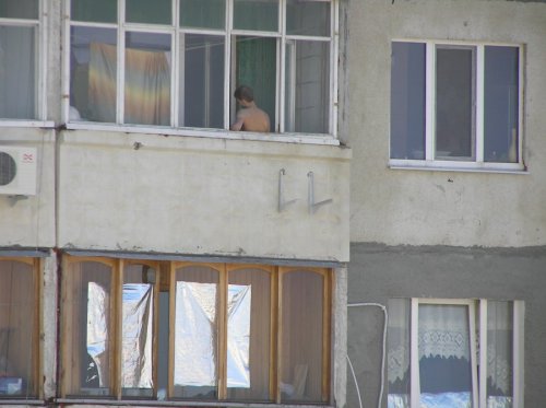 Думаете легко установить кондиционер?)))