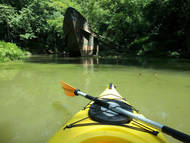 Каякеры обнаружили корабль призрак на реке Огайо 