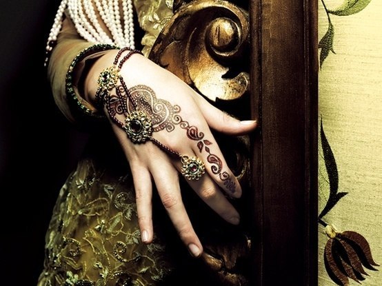 Менди - рисунки по телу хной