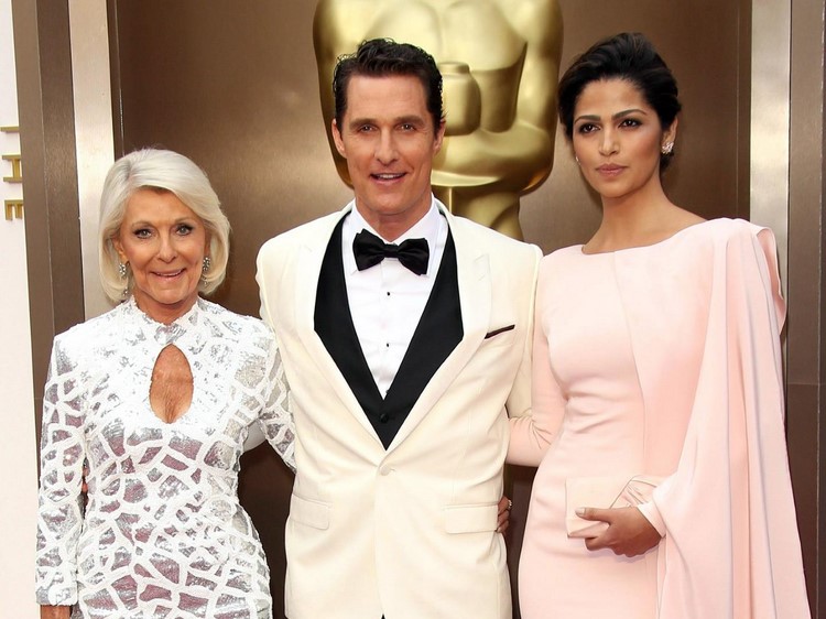 Знаменитости и их родители на красной дорожке