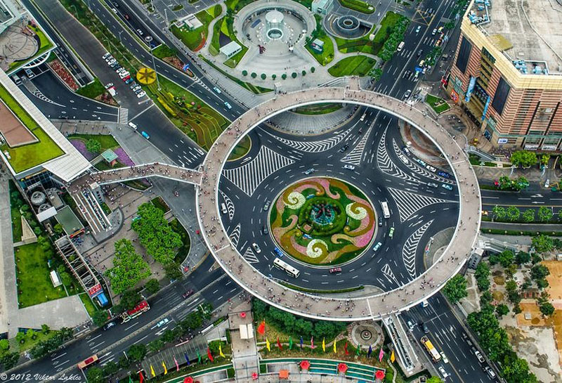 Круглый пешеходный мост в Шанхае