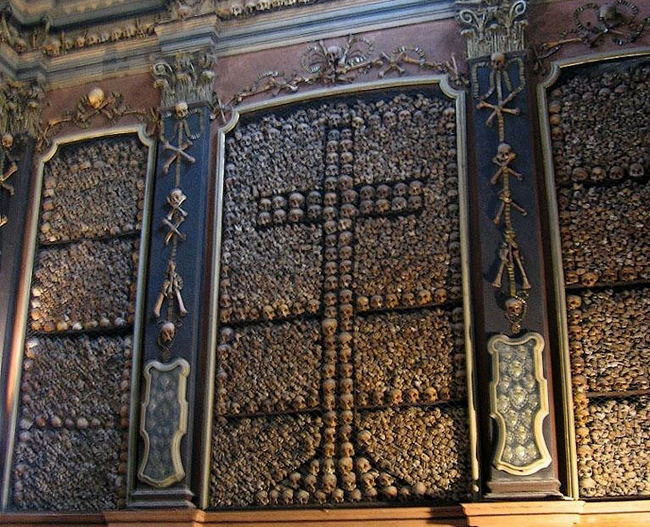 Самые жуткие церкви из настоящих костей и черепов