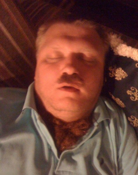 Спящая жертва друзей