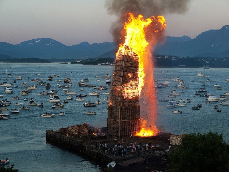 Самый большой костер в мире