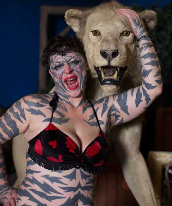 Женщина тигрица