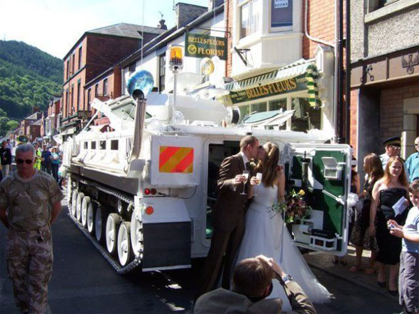 Белый свадебный танк 