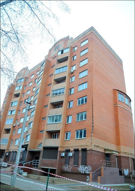 У вас стена отклеилась